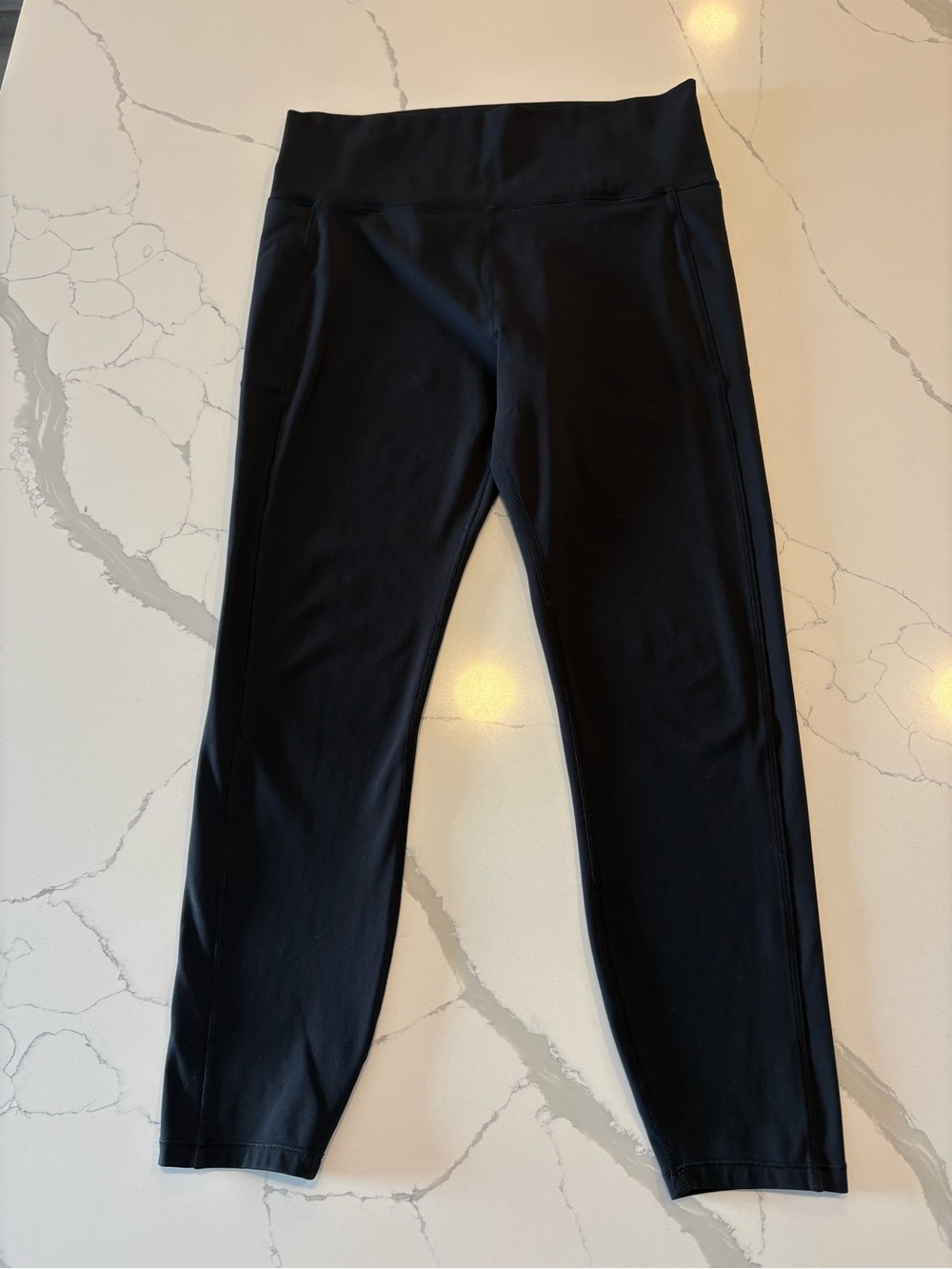 Vuori Cropped Leggings ~ Large ~ Black